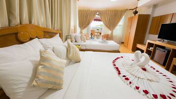 Family Room | Minibar, in-room safe, desk, blackout drapes