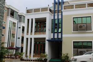 Front of property - Ten Mile Hotel (Yangon)