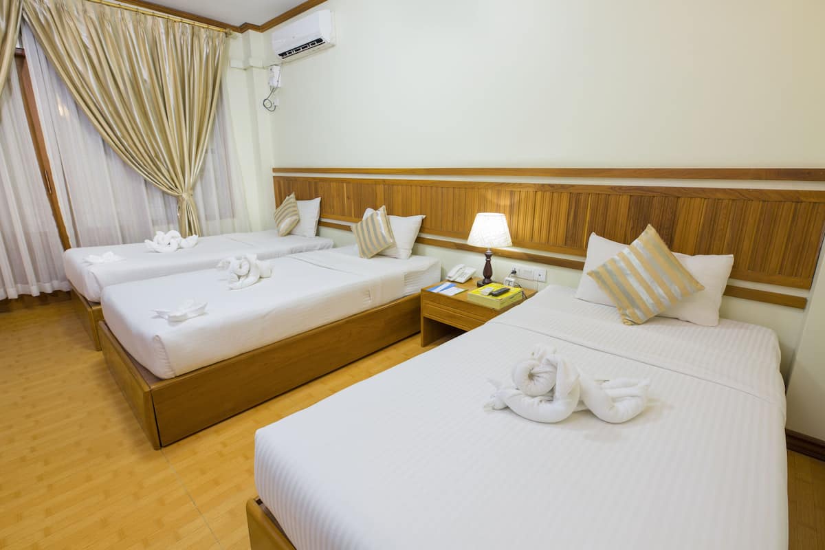 Triple Room