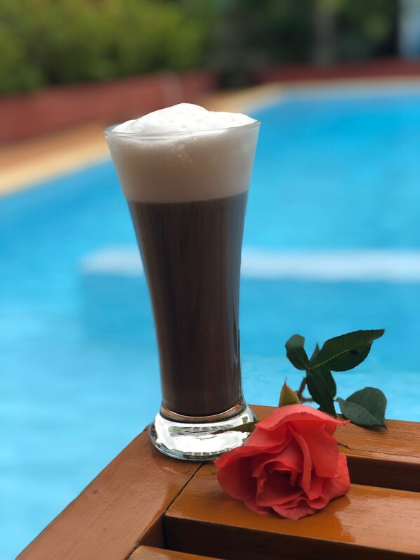 Bar junto a la piscina