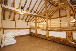 Suite (UhWooLRiM) | Een minibar, individueel gedecoreerd, individueel gemeubileerd