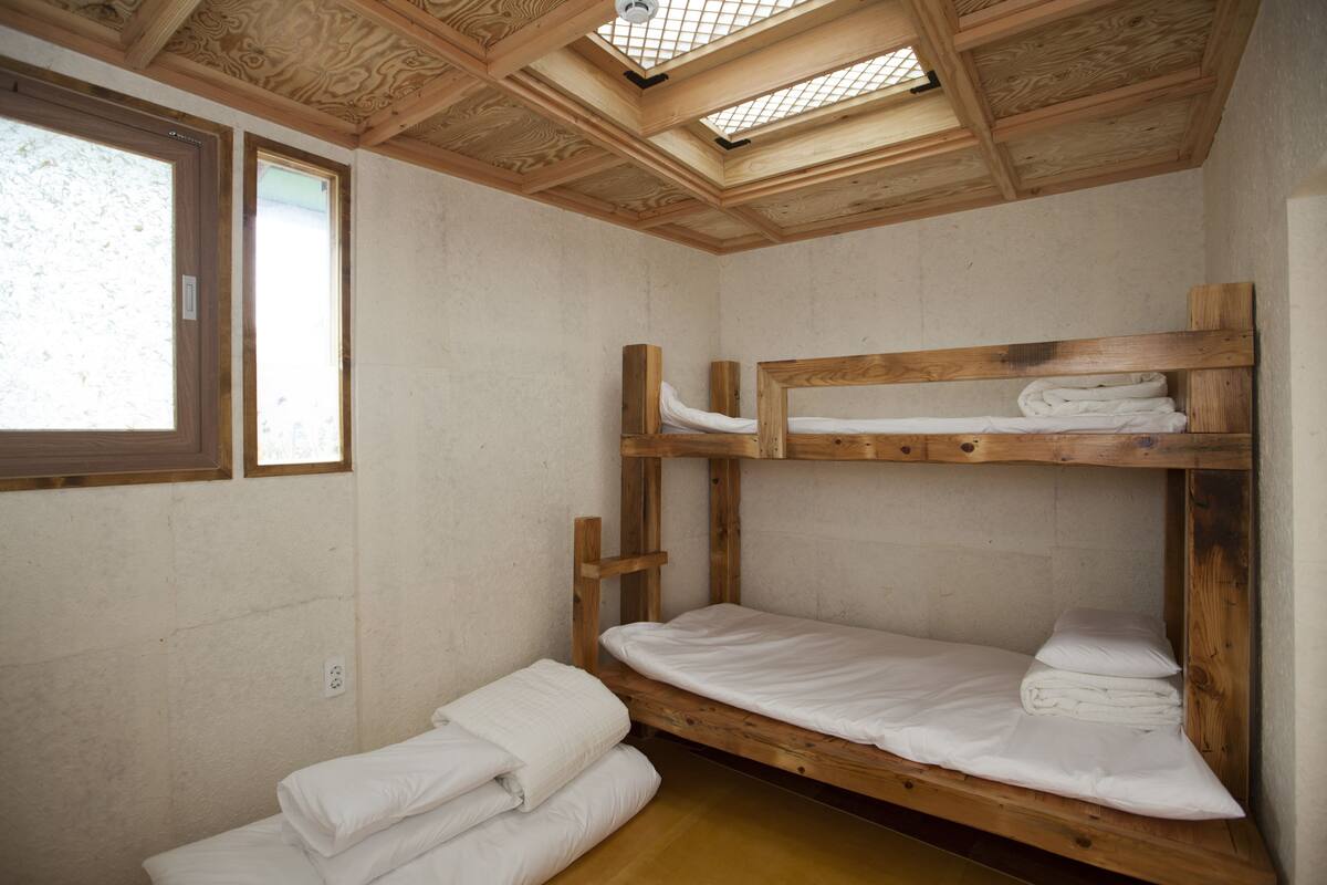 Minibar, laptop workspace, soundproofing, WiFi (free)