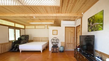 Family Room (Gwibin) | Minibar, individually decorated, individually furnished