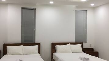 Meja kerja dan Wi-Fi gratis