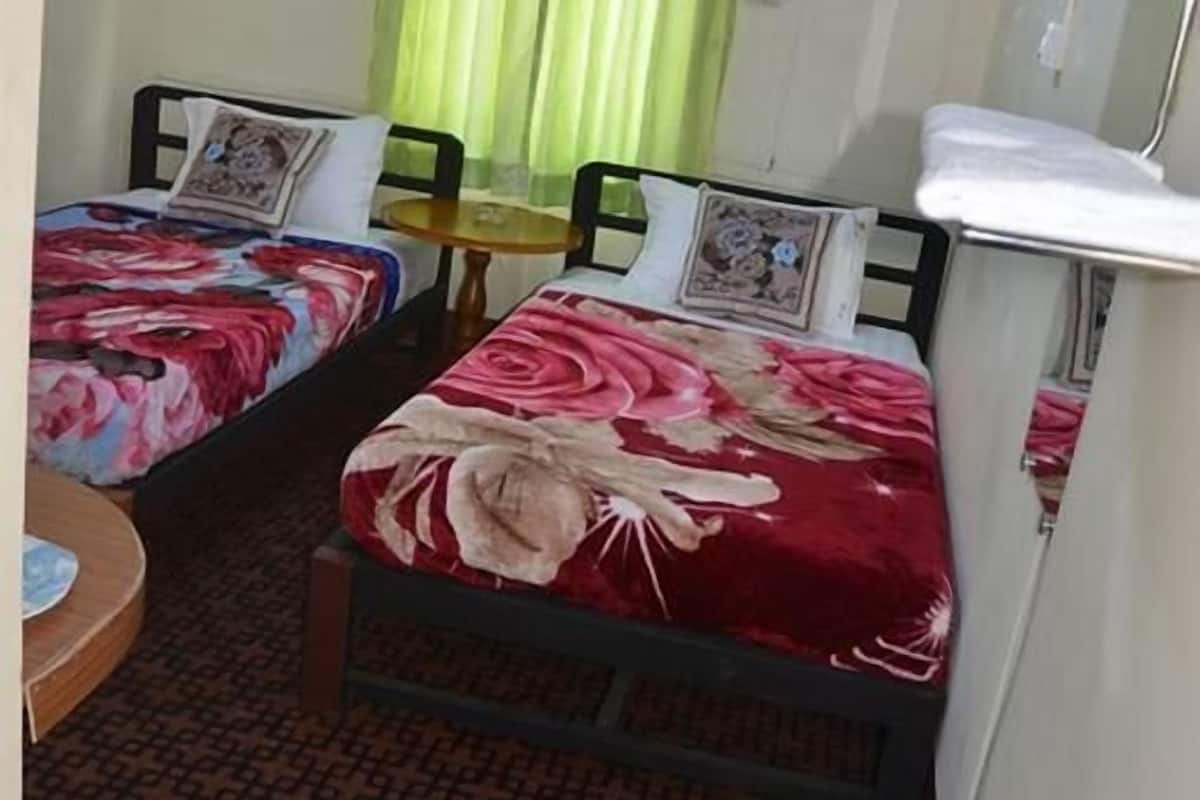 In-room safe, desk, free WiFi