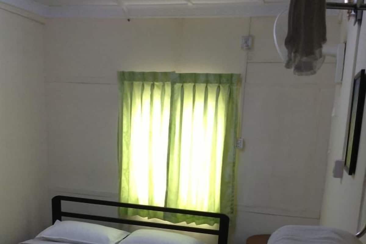 In-room safe, desk, free WiFi