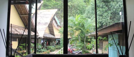 每日供应即点即煮早餐(每人 PHP 120)