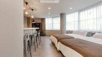 Kakurega, 3F | Desk, iron/ironing board, free WiFi