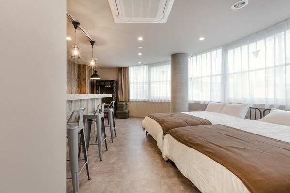 Kakurega, 3F | Desk, iron/ironing board, free WiFi - The Home (Kyoto)