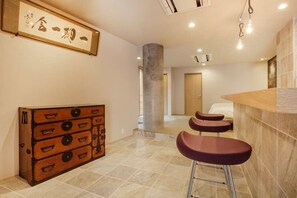 Desk, iron/ironing board, free WiFi - The Home (Kyoto)