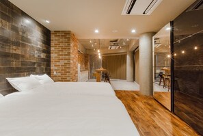 Appartamento (Aida, 2F) | Una scrivania, ferro/asse da stiro, Wi-Fi gratuito