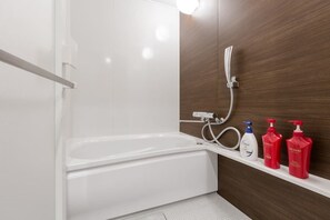 Appartamento (Aida, 2F) | Bagno | Vasca e doccia separate, set di cortesia gratuito, asciugacapelli