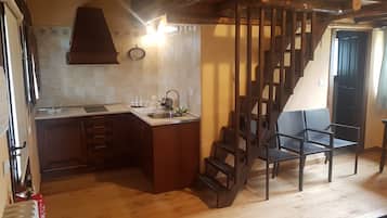Triple Room | Individually decorated, individually furnished, desk, laptop workspace