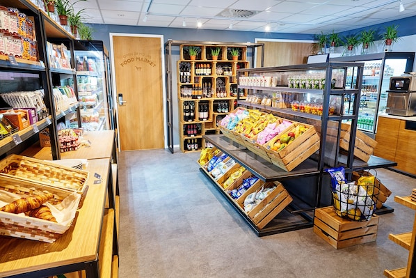 Daily to-go breakfast (EUR 15.50 per person)
