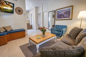 スーペリア スイート | イタリアのフレッテ製シーツ、低刺激性寝具、羽毛の掛け布団、セーフティボックス (室内)