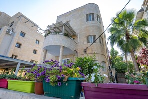 Front of property - Mike's House Jerusalem (Jerusalem)