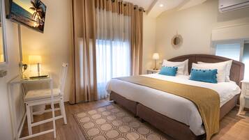 Deluxe Room | Frette Italian sheets, hypo-allergenic bedding, down comforters