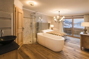 5 bedrooms, premium bedding, individually decorated
