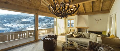 Chalet Deluxe, 5 chambres, accÚs piscine, vue montagne | Salle de séjour