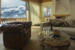 Deluxe Chalet, 5 Bedrooms, Pool Access, Mountain View | Living room | Flat-screen TV, DVD player