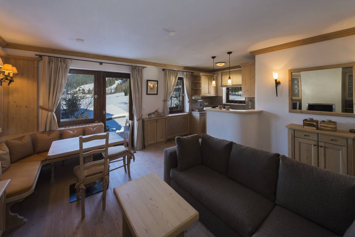 Apartamento superior, 1 quarto, acesso à piscina, vista para a montanha | 5 quartos, roupas de cama premium, quartos à prova de som