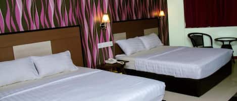 Family Room | Desk, iron/ironing board, free WiFi, bed sheets