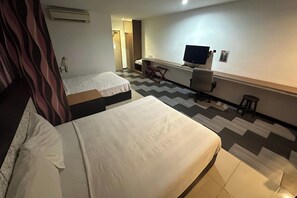 ห้องแฟมิลี่ | โต๊ะทำงาน, Wi-Fi ฟรี, ผ้าปูที่นอน