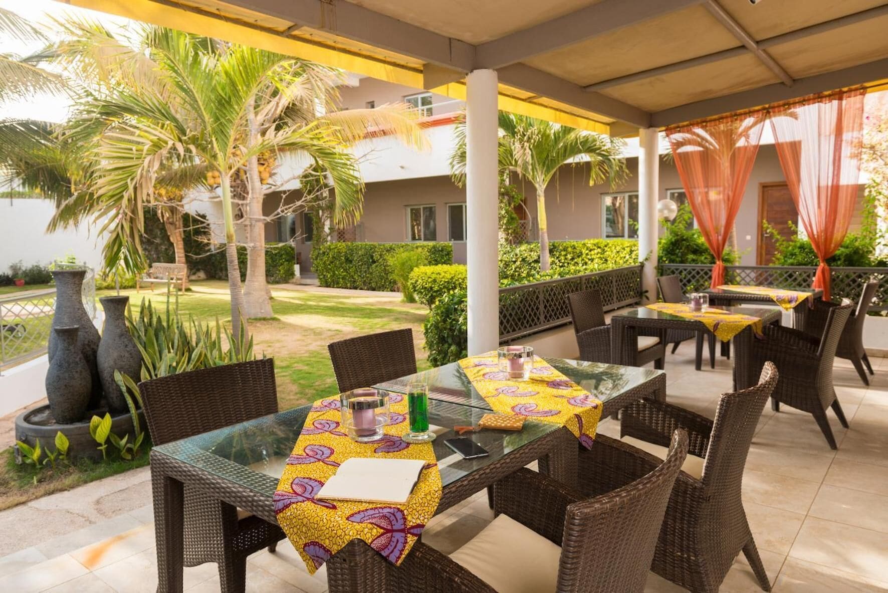 lunch and dinner served, french cuisine