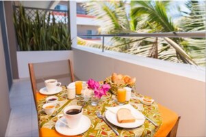 Habitación estándar | Ropa de cama de alta calidad, caja fuerte, escritorio