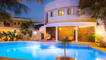 Outdoor pool, sun loungers