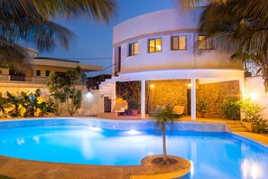 Outdoor pool, sun loungers