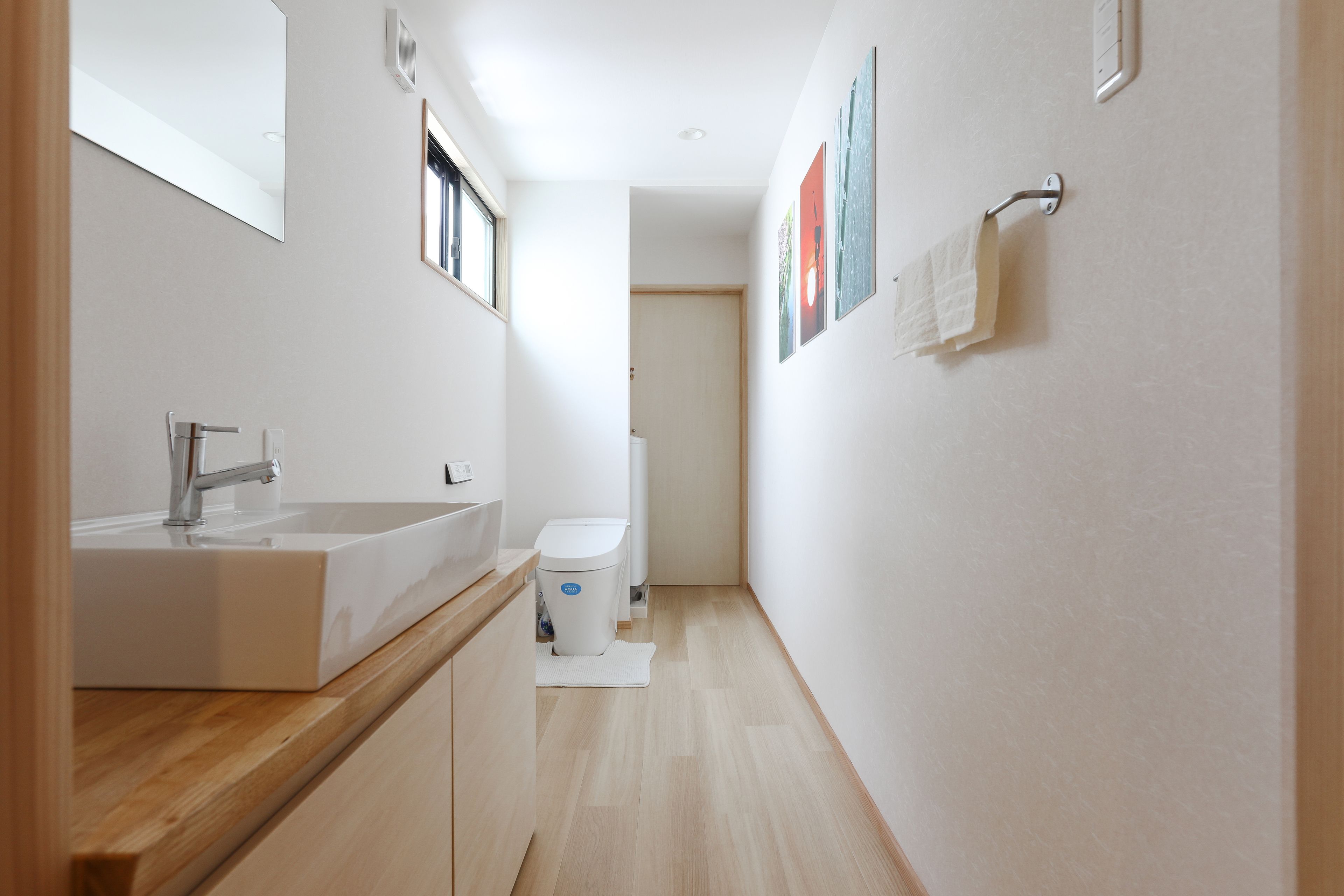 Duschwanne, Komfortbadewanne, Haartrockner, Hausschuhe