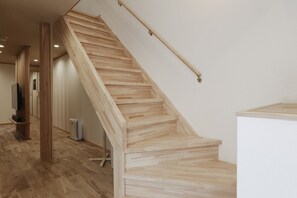 Staircase - Shiki Homes ZEN FUYACHO (Kyoto)
