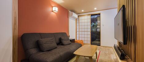 Shiki Homes | ZEN FUYACHO 善 麸屋町 | Living area
