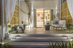 Lobby sitting area - Sea Nymphs Suites (Naxos)