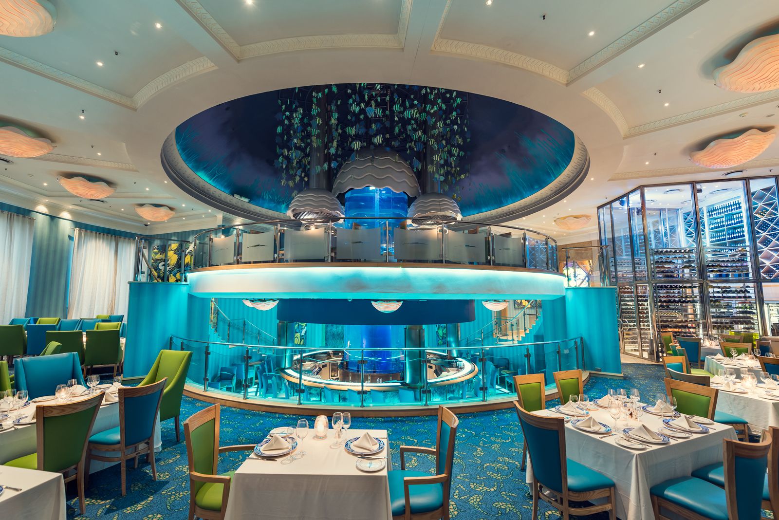 4 restaurants, breakfast, lunch, dinner served; seafood 