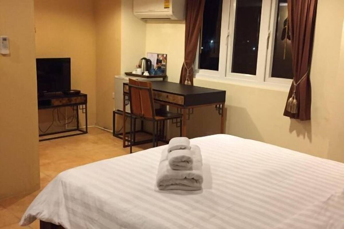 In-room safe, desk, laptop workspace, WiFi (free)