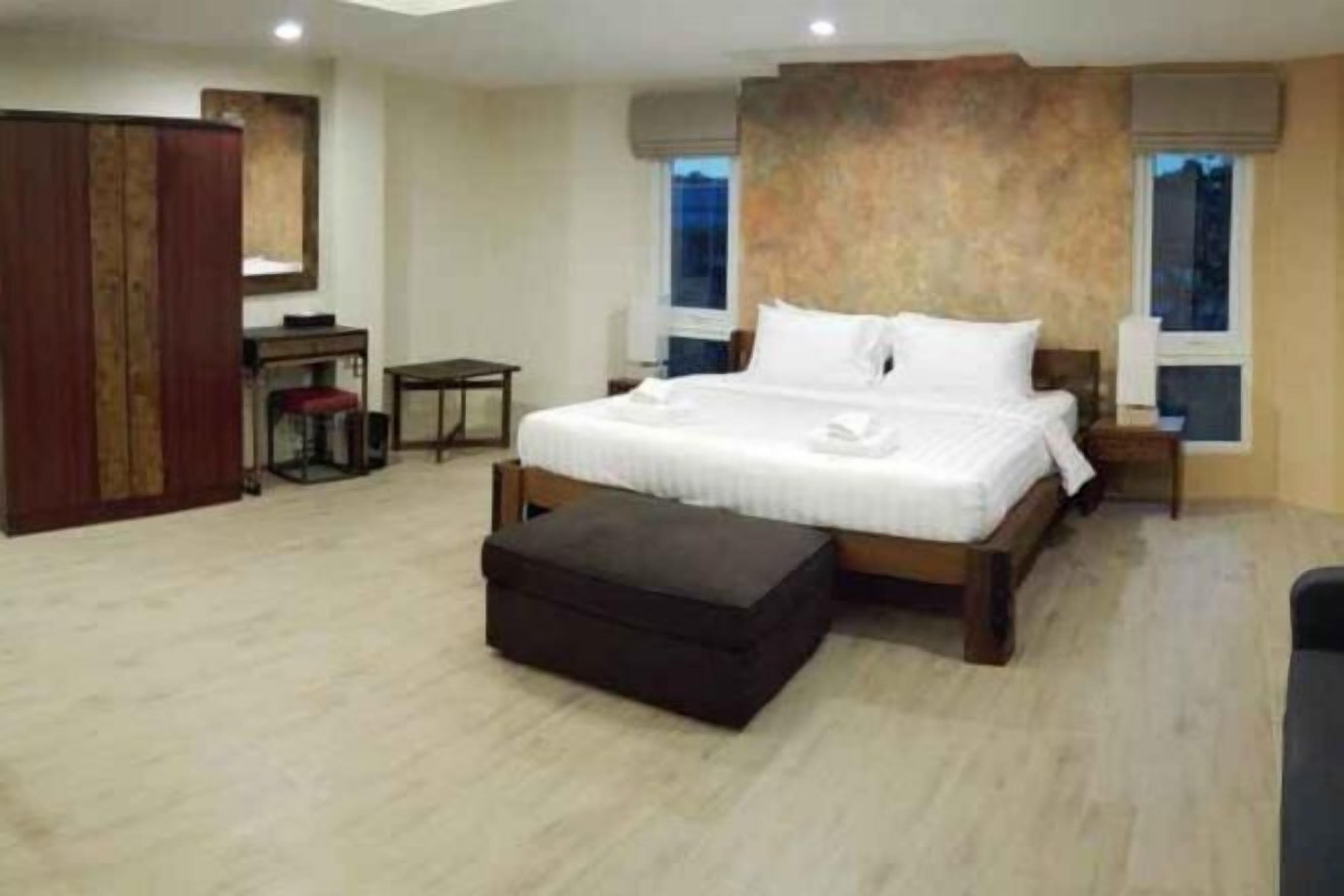 In-room safe, desk, laptop workspace, free WiFi