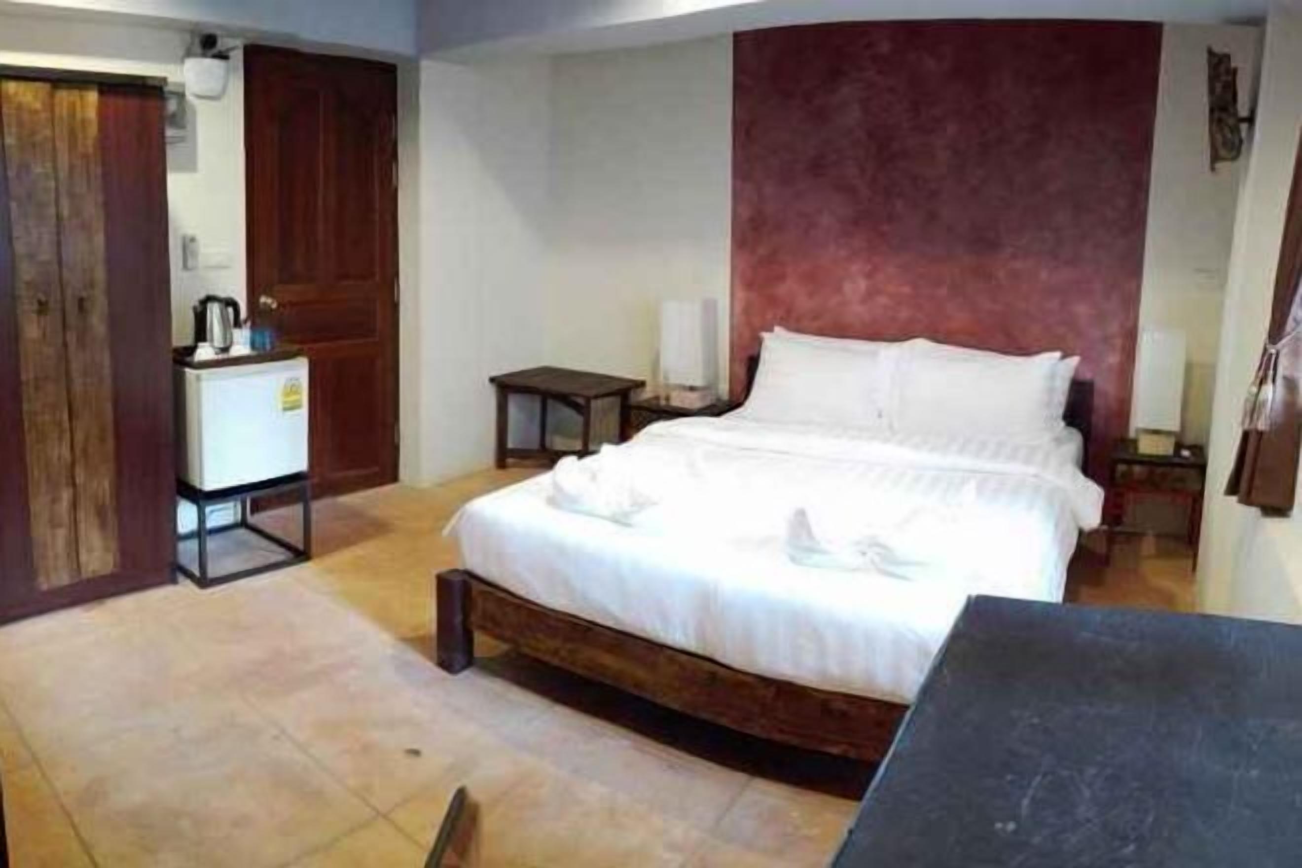 In-room safe, desk, laptop workspace, free WiFi