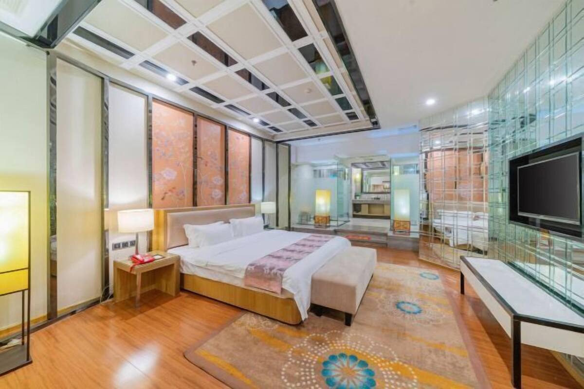 Desk, blackout drapes, free WiFi