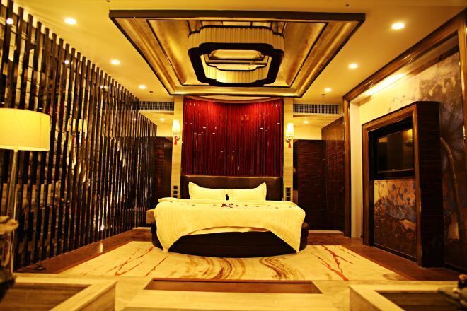 Desk, blackout curtains, free WiFi