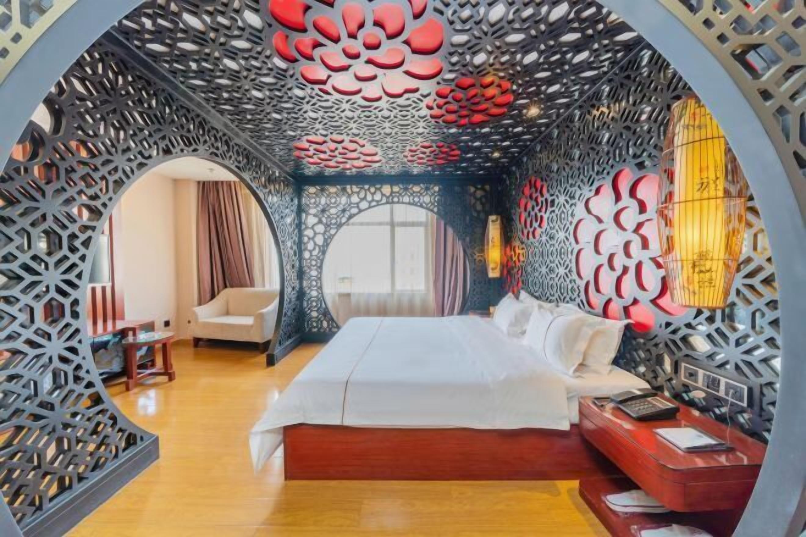 Skrivebord, blendingsgardiner og wi-fi (inkludert)