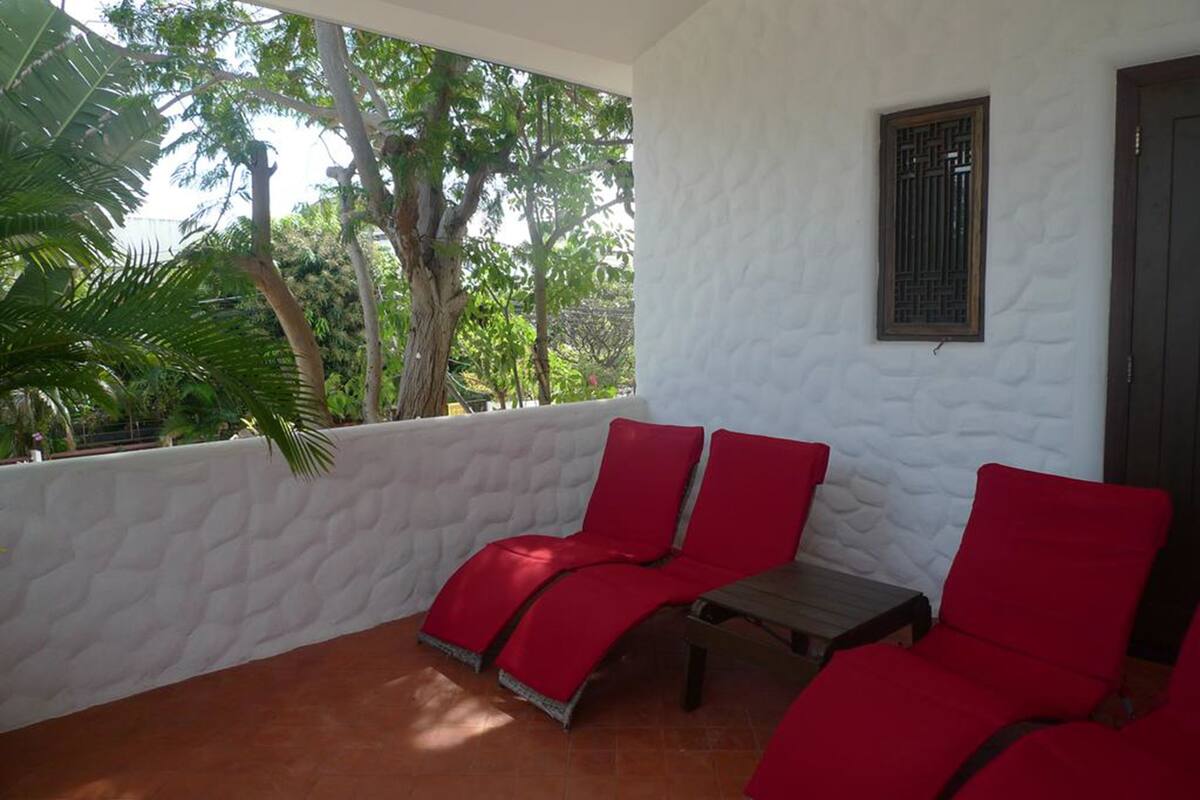 Design Suite, 2 Bedrooms, 2 Bathrooms | Terrace/patio