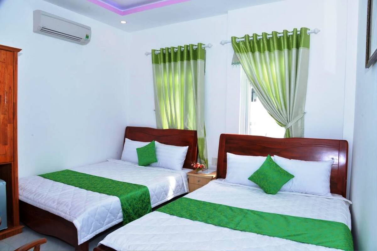 Chambre Triple | Minibar, bureau, Wi-Fi gratuit