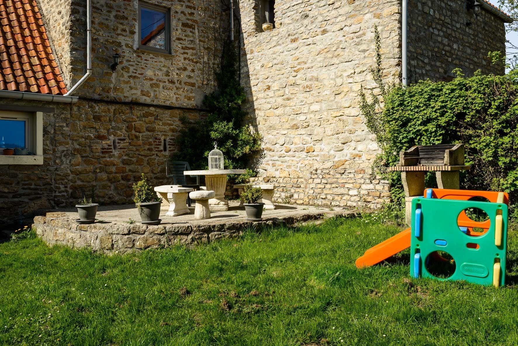 Casa família, suíte, vista para o pátio (La Roseraie) | Fachada