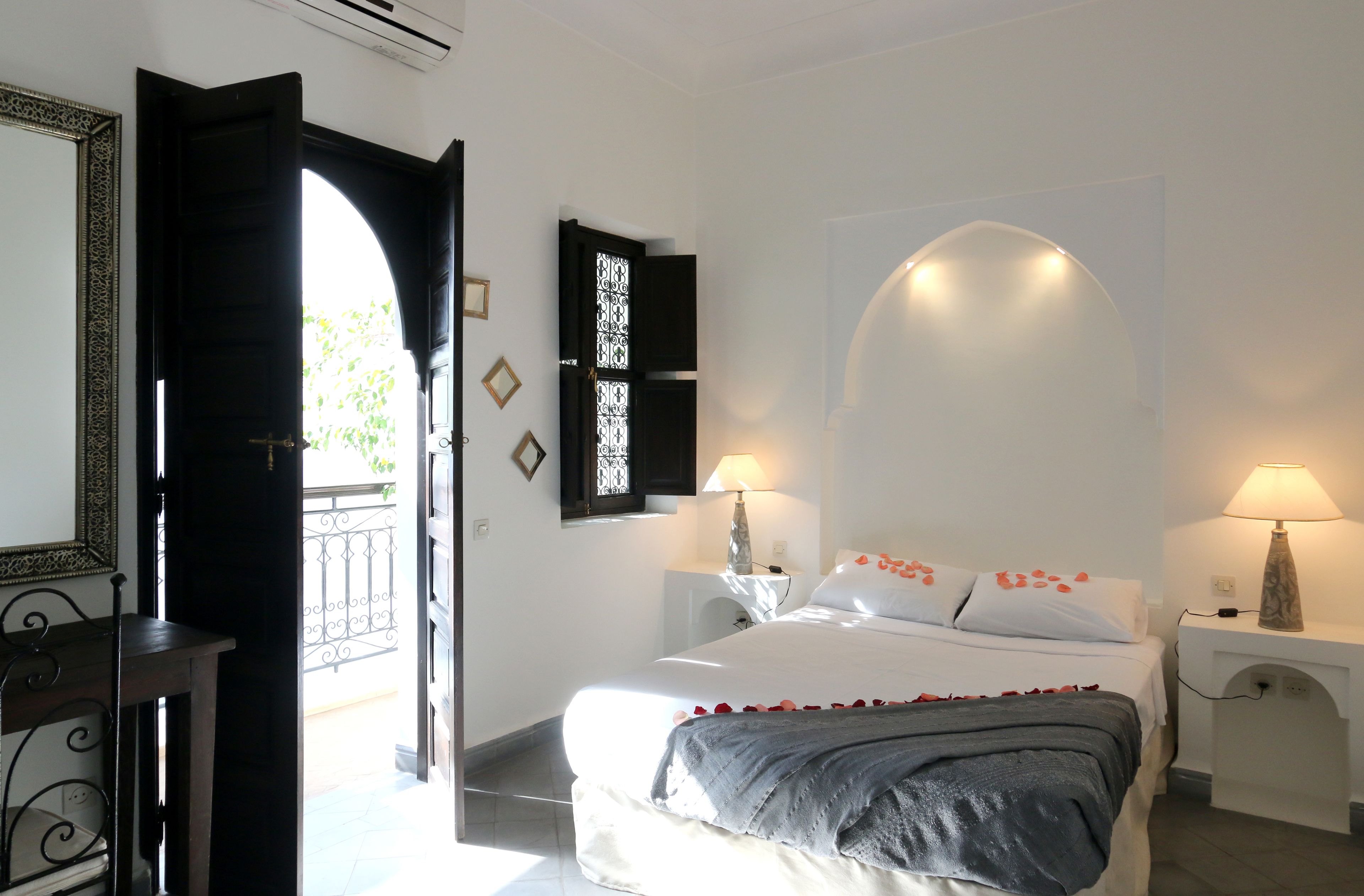 舒适套房 | 高档床上用品、客房内保险箱、特色装修、特色家居