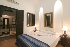 舒适套房 | 高档床上用品、客房内保险箱、特色装修、特色家居