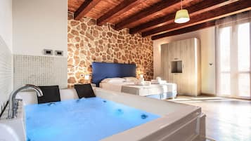 Jetted bathtub