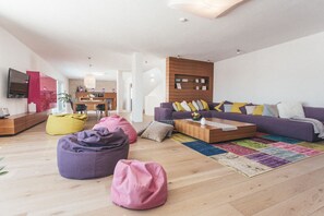 Exclusive Villa, 4 Bedrooms, Sauna, Mountainside | Living area | Flat-screen TV, fireplace - Glücksthaler (Aich)