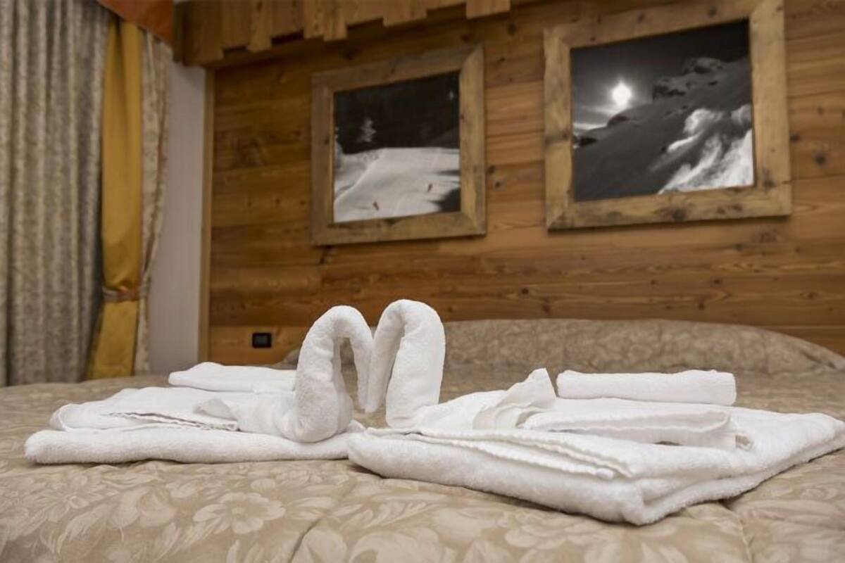In-room safe, blackout curtains, free WiFi, bed sheets